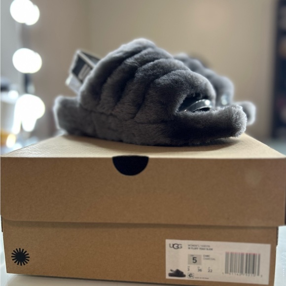 UGG Shoes - Uggs Fluff Yeah Slippers - WMN size 5